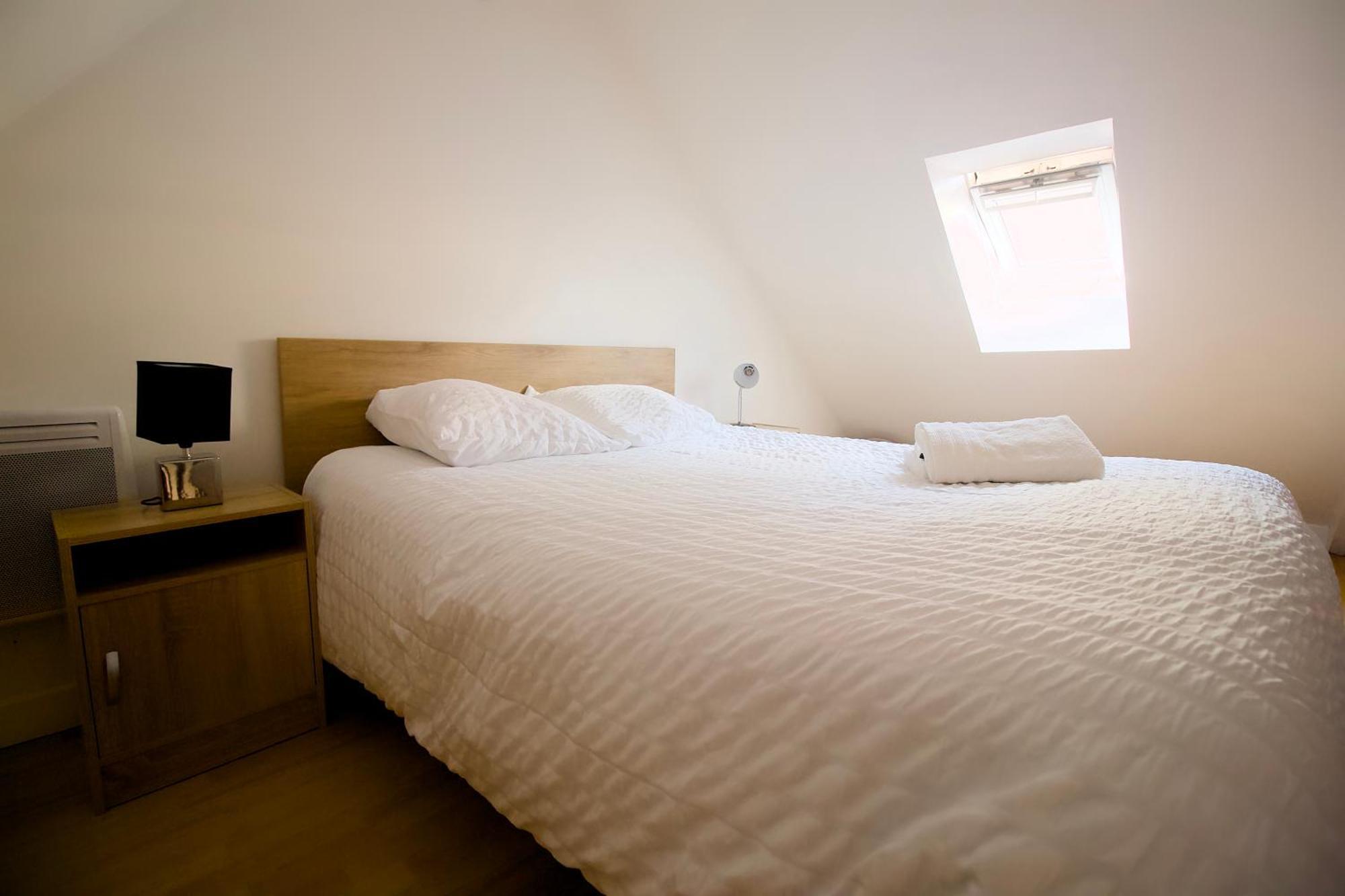 Triplex Lumineux A Cherbourg, Hyper Centre, 2 Pas Du Port & Vie Nocturne, Intendance Luxury Host Exterior photo